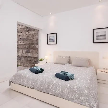 6 Bed Villa Private Heated Pool @ 30º For Free Costa Adeje (Tenerife)