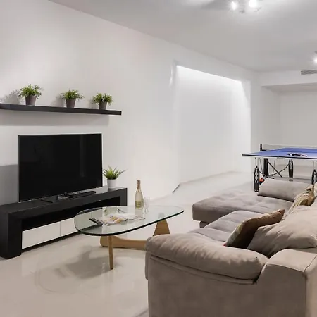 Villa 6 Bed Villa Private Heated Pool @ 30º For Free Costa Adeje (Tenerife)