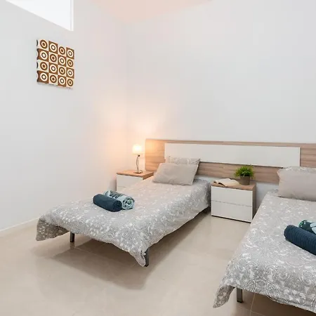Вилла 6 Bed Villa Private Heated Pool @ 30º For Free